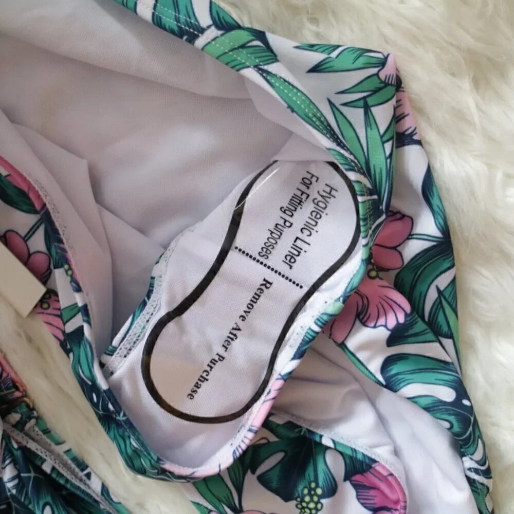 NWT Nicole Miller Bikini Set Size Medium White Green Tropical Print Bathing Suit